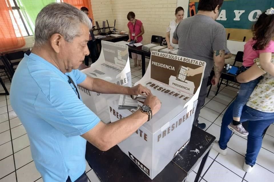 De acuerdo con el corte de las 8:45 horas del INE, con el 38 por ciento instaladas de un total de 4 mil inició en Coahuila la jornada electoral.