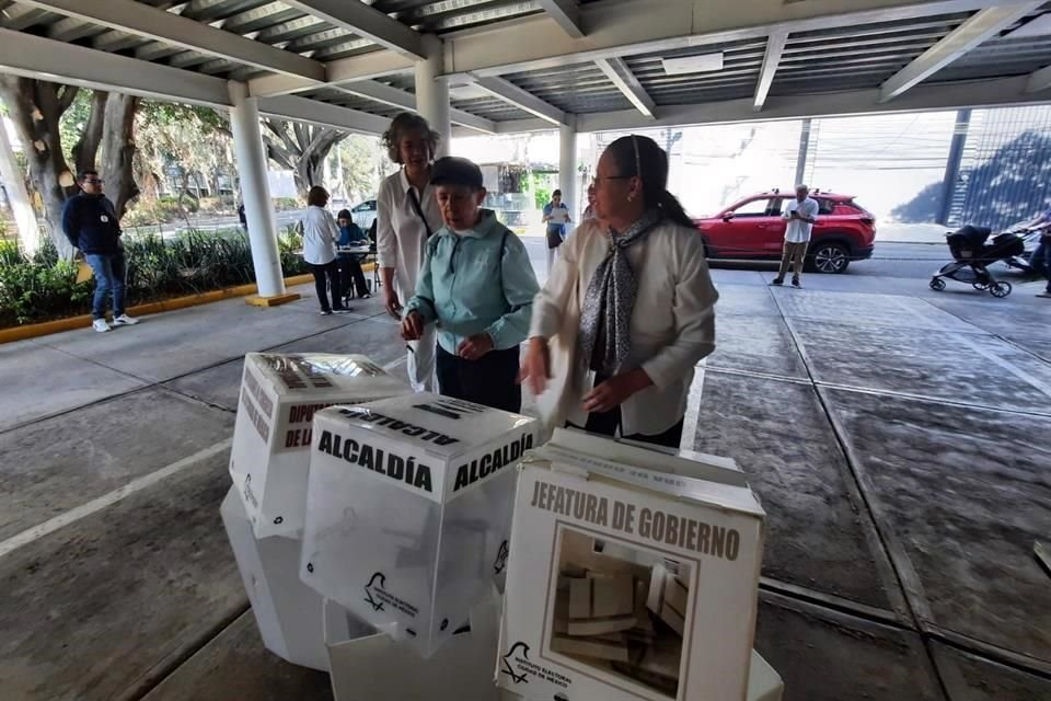 Desde las elecciones pasadas, en esta casilla ubicada en Barranca del Muerto, el partido blanquiazul tuvo una ventaja sobre el partido oficialista.