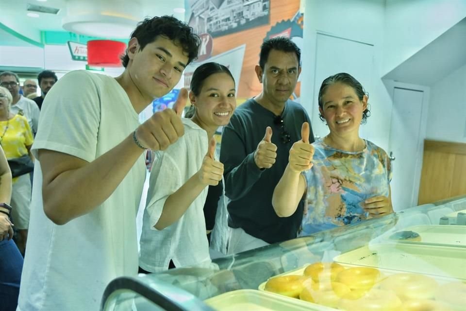 Después de ejercer su voto, los ciudadanos aprovechan las diversas promociones en los establecimientos de la ZMG.