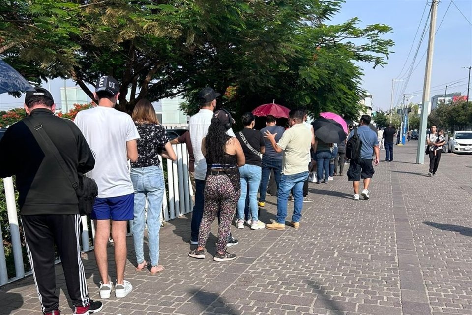 En las casillas especiales de Guanajuato, donde entre otros cargos se renovará Gubernatura, se han agotado las boletas electorales.
