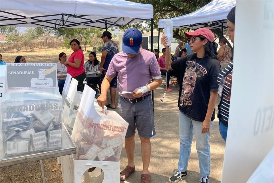 Francisco Cuevas votó en la misma casilla que el candidato a la Alcaldía de Tlajomulco.