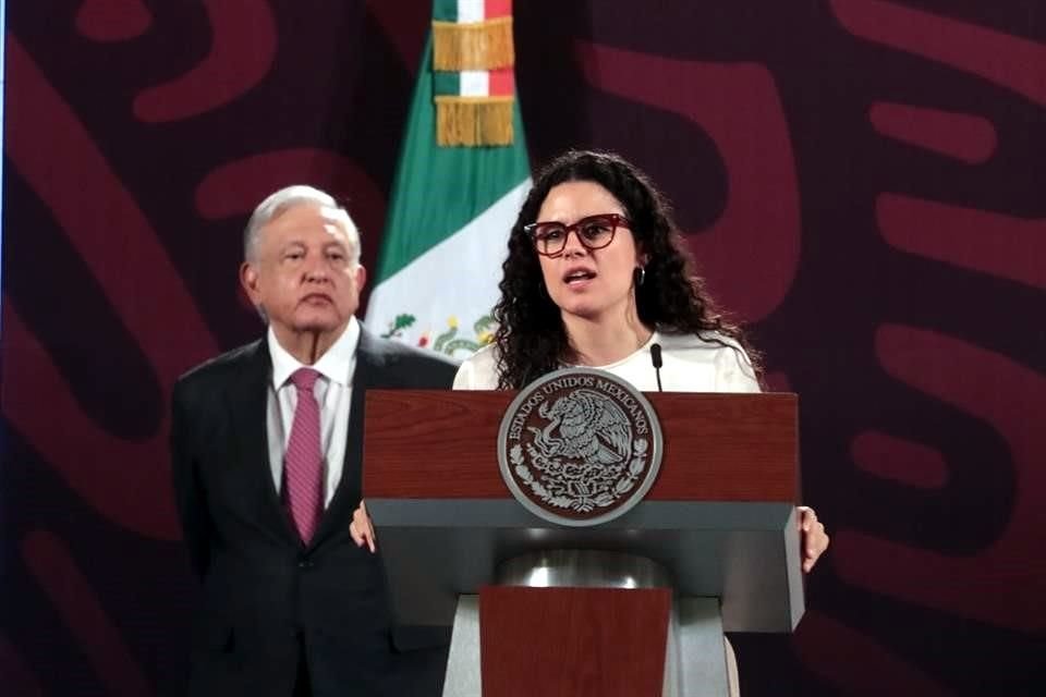 La Secretaria de Gobernación en la conferencia de AMLO.