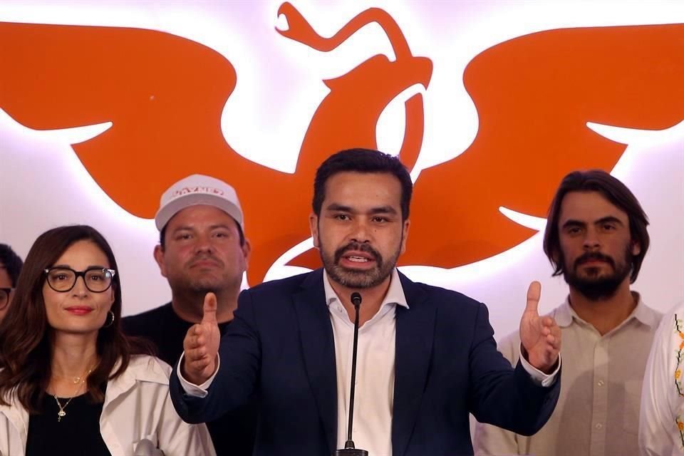 Álvarez Máynez en conferencia de prensa anoche en la Ciudad de México.