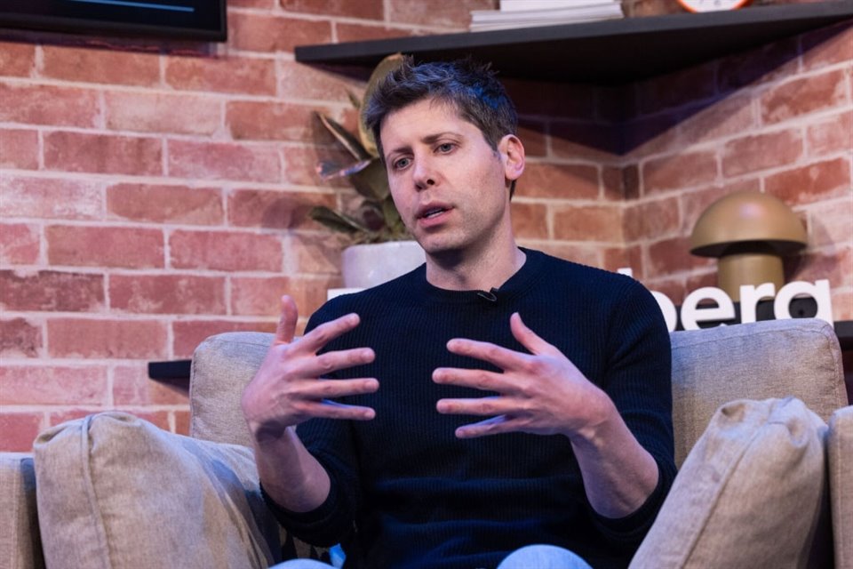 Sam Altman, CEO de OpenAI, y sus fondos de riesgo han invertido en más de 400 empresas, incluyendo grandes nombres como Stripe, Airbnb y Reddit.