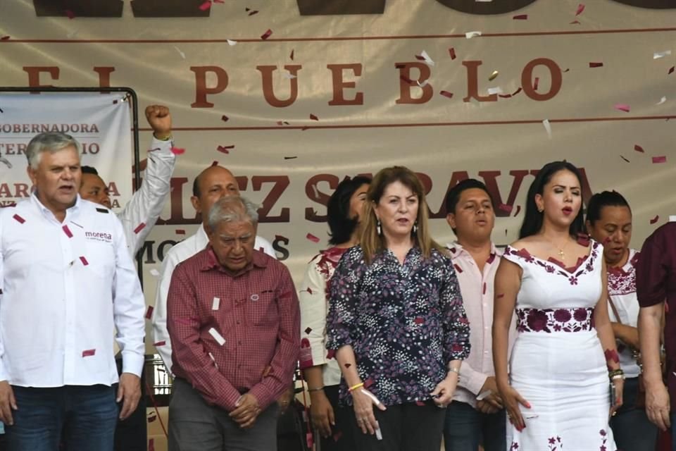 Margarita González festejó su triunfo en la Plaza de Armas de Cuernavaca, al proclamarse como la próxima Gobernadora del Estado de Morelos.