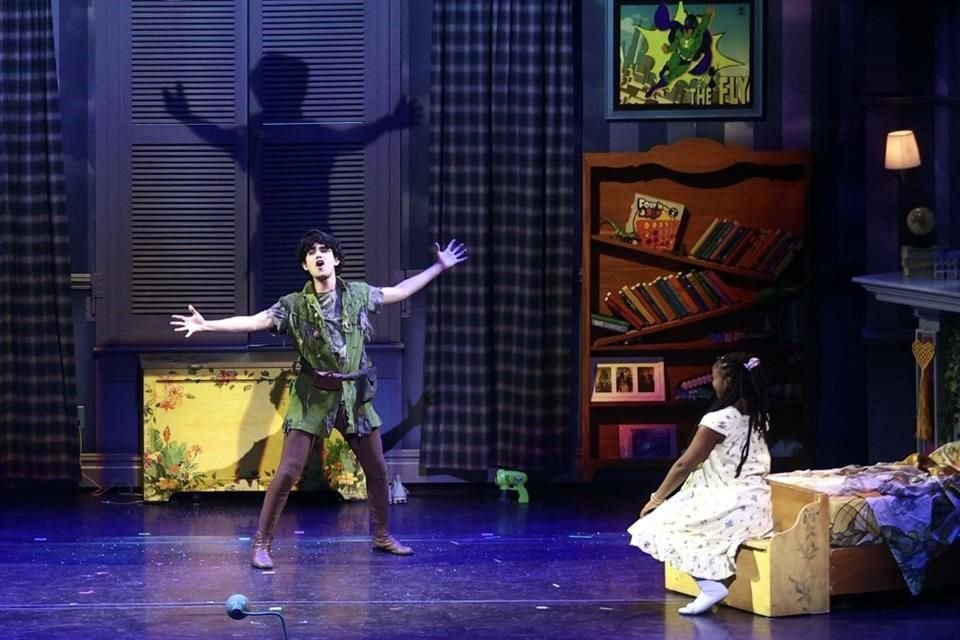 Anoche se realizó la primera de ocho funciones de Peter Pan en el Showcenter Complex.