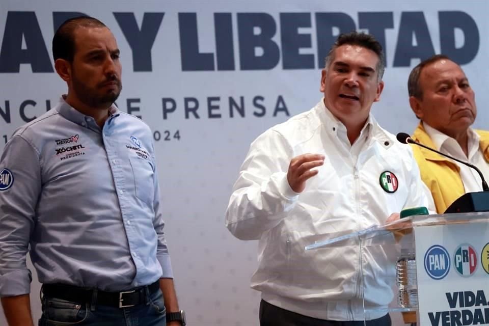 Los dirigentes del PAN, Marko Cortés; del PRI, Alejandro Moreno; y del PRD, Jesús Zambrano, en conferencia de prensa hace unas semanas.