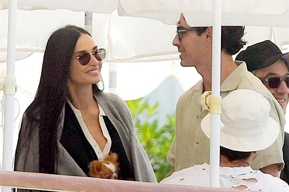 Moore y Jonas fueron vistos desayunando en un hotel en Francia.