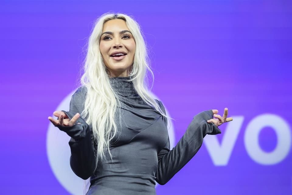 La socialité confirmó que obtuvo el atuendo de gamuza a través de una subasta.