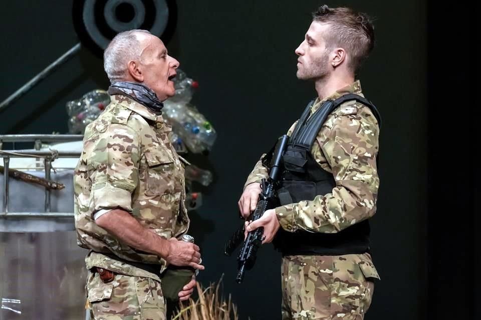 En otro papel protagónico es de Luis Miguel Lombana, quien encarna al comandante Odiseo. El resto del ensamble actoral lo integra Gabriela Núñez, Lucio Giménez Cacho y Georgina Tábora, entre otros.