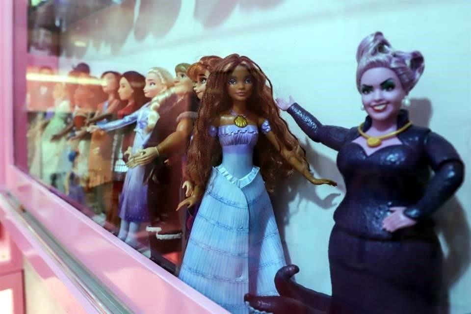 Las muñecas contemporáneas también tienen presencia en el museo.