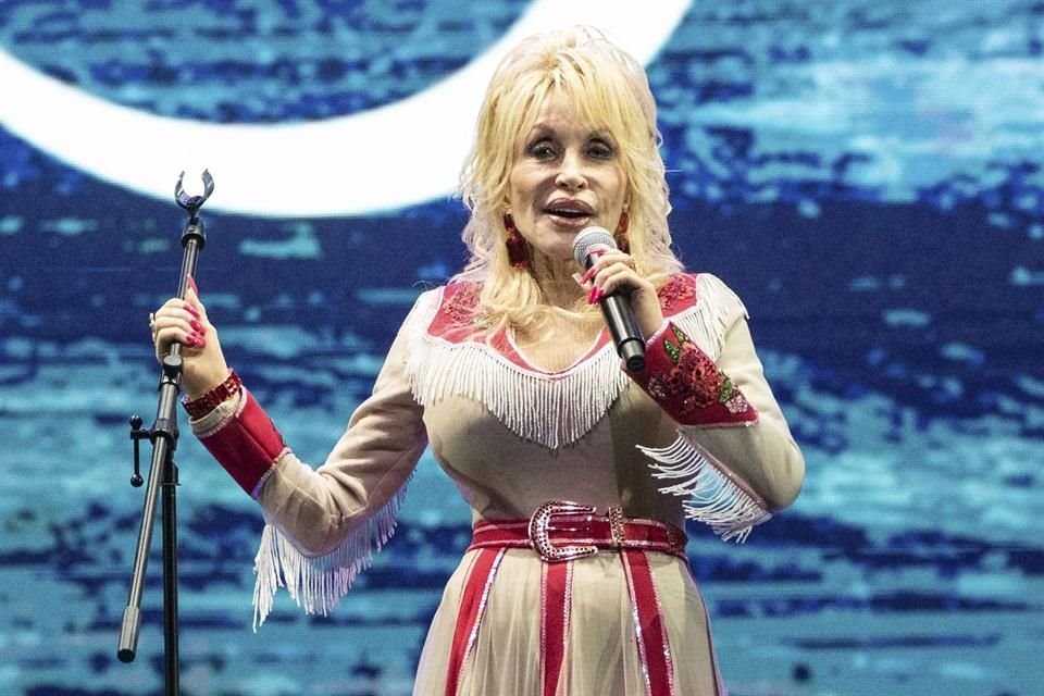 El guion del musical también será escrito por Parton.