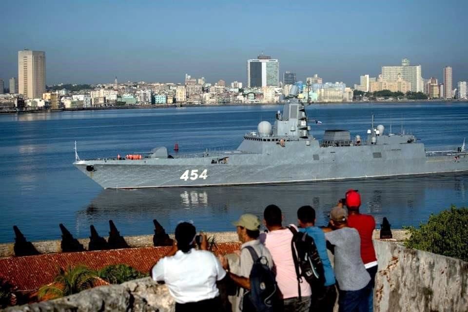 La fragata Almirante Gorshkov de la Armada rusa llega al puerto de La Habana, Cuba, el 24 de junio de 2019.