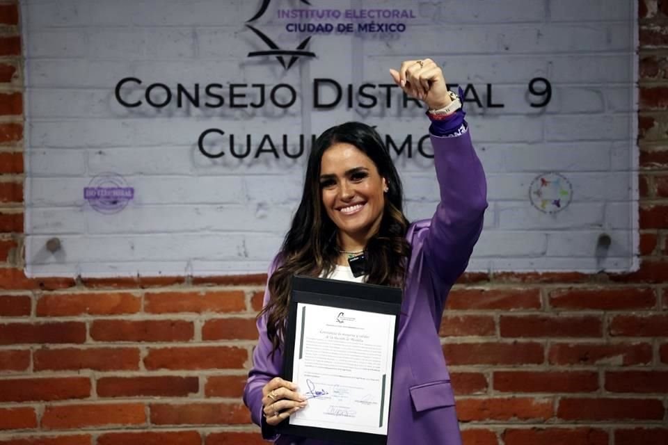 El IECM entregó la constancia a Alessandra Rojo de la Vega como ganadora en la Alcaldía Cuauhtémoc.