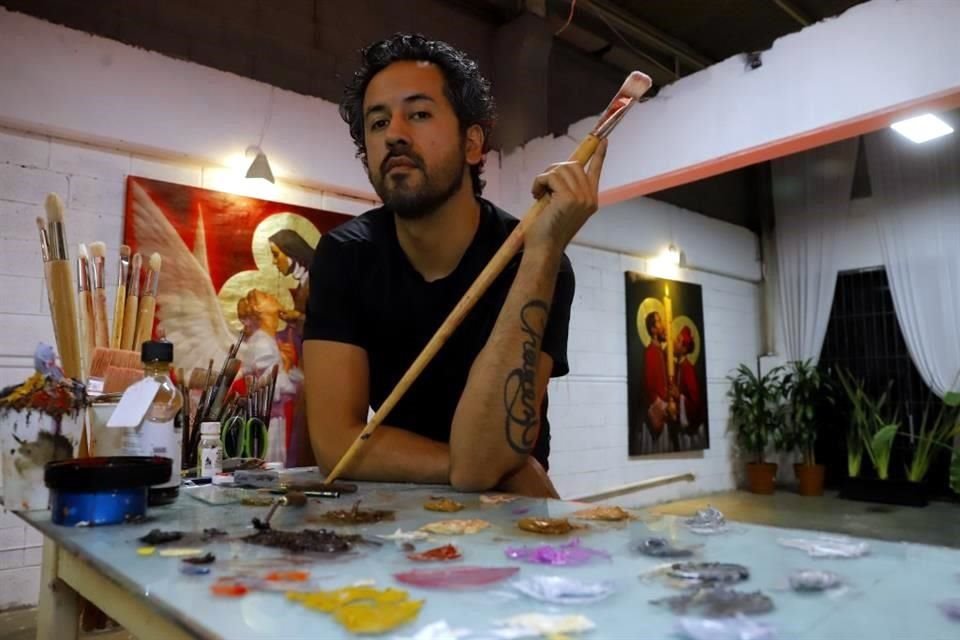 'El futbol es un adiestramiento para la masculinidad', plantea el artista Fabián Cháirez, quien retoma este deporte en su más reciente serie de pinturas.