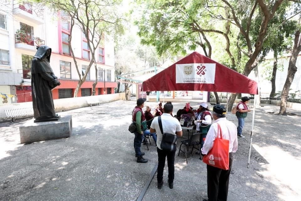 Más de 400 migrantes fueron desalojados de la Plaza y reubicados en espacios migratorios en los estados de Morelos y Estado de México.