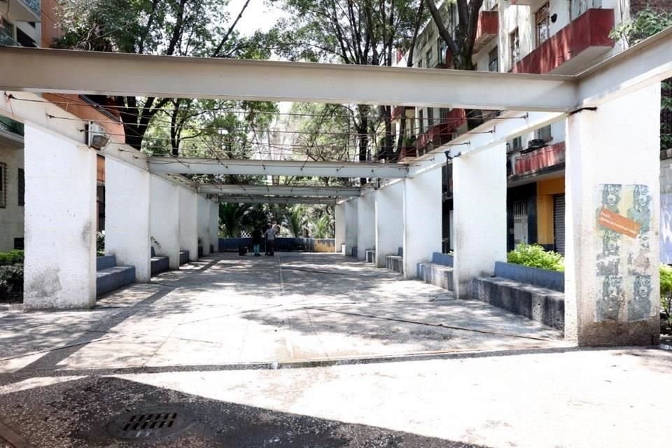 Más de 400 migrantes fueron desalojados de la Plaza y reubicados en espacios migratorios en los estados de Morelos y Estado de México.