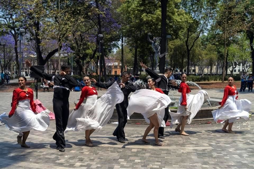 'Viento de Lorca' fue pensada por Laura Rocha para el público de a pie, de modo que lo mismo ha podido escenificarse en el Palacio de Bellas Artes, que al aire libre.