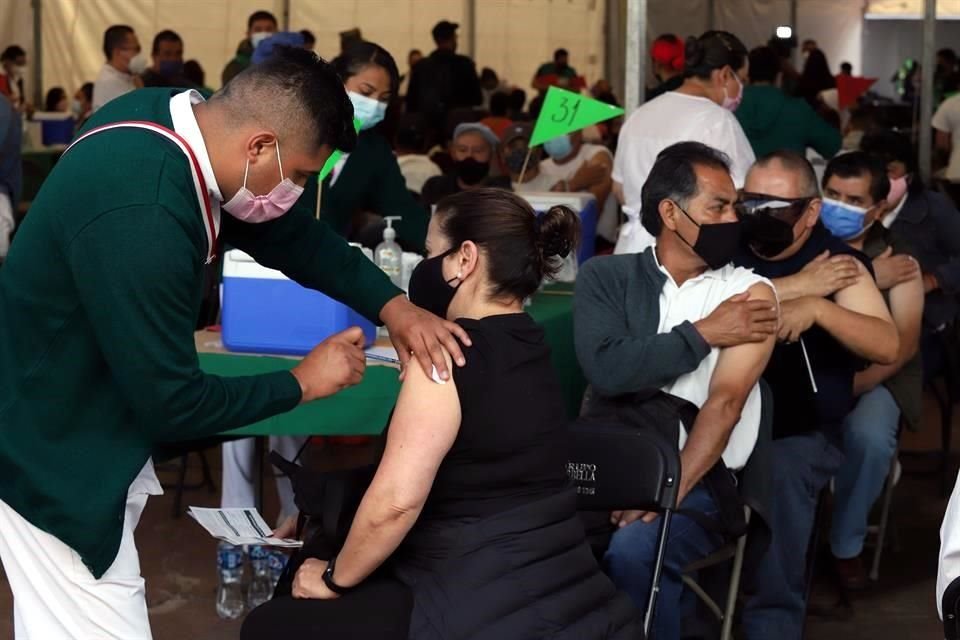 'A diferencia de hace un año en donde lo único que teníamos era la sana distancia, el aislamiento, hoy existe la vacuna', dijo Sheinbaum.