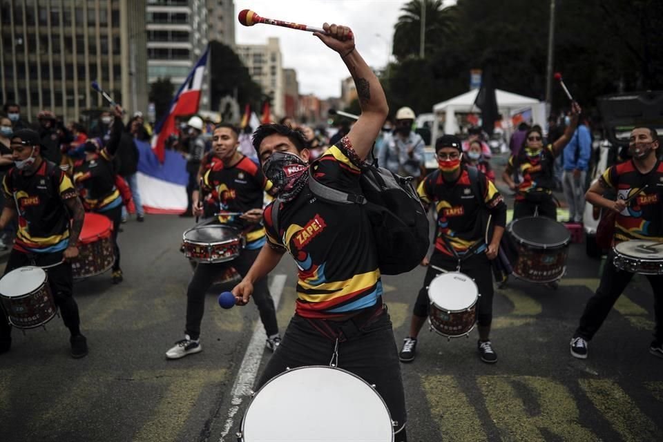 Manifestantes salieron a las calles de Colombia en el día de la independencia del país.