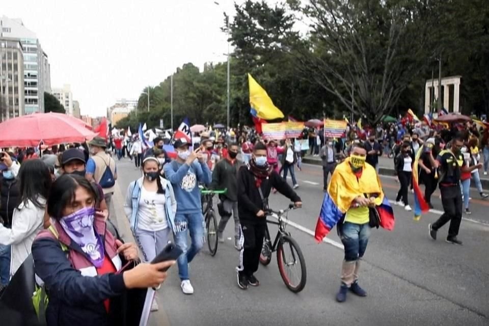 Tras semanas sin protestas, los manifestantes volvieron a las calles de Bogotá.