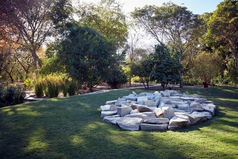 La lente de Ngo capturó por igual la variedad de vegetación en el sitio, así como las piezas de creadores como Kiyoto Ota, Gabriel Orozco, Valeska Soares o James Turrell.