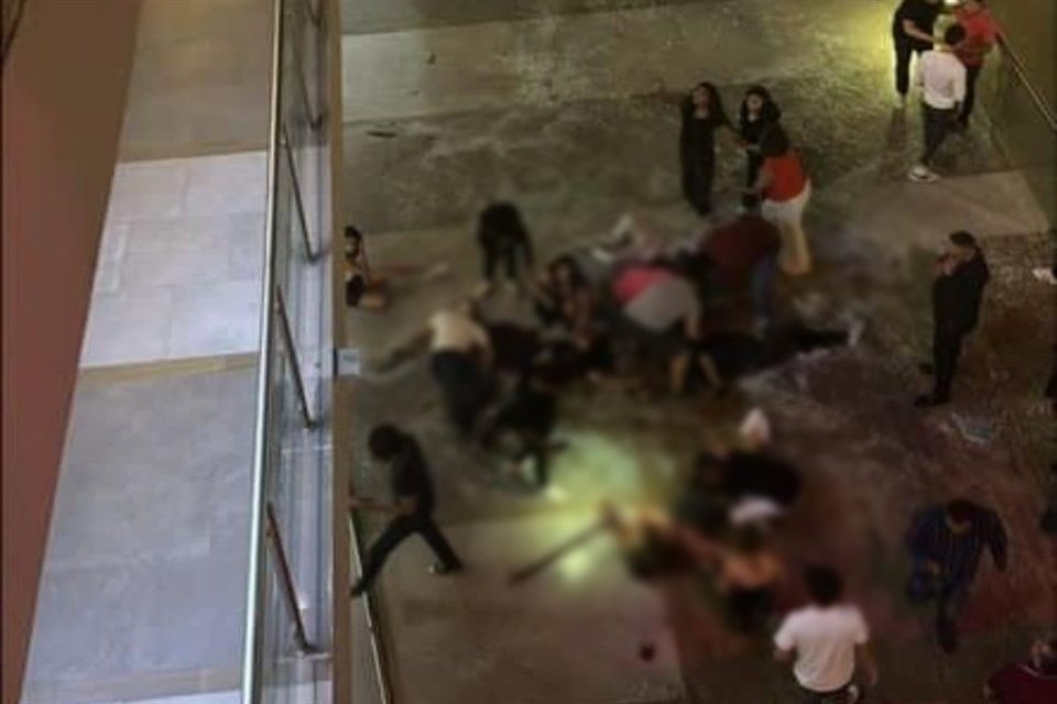 Dos personas fallecieron y aproximadamente 15 resultaron heridas tras el colapso de la terraza del bar Rich, ubicado en Plaza Alttus en SLP.