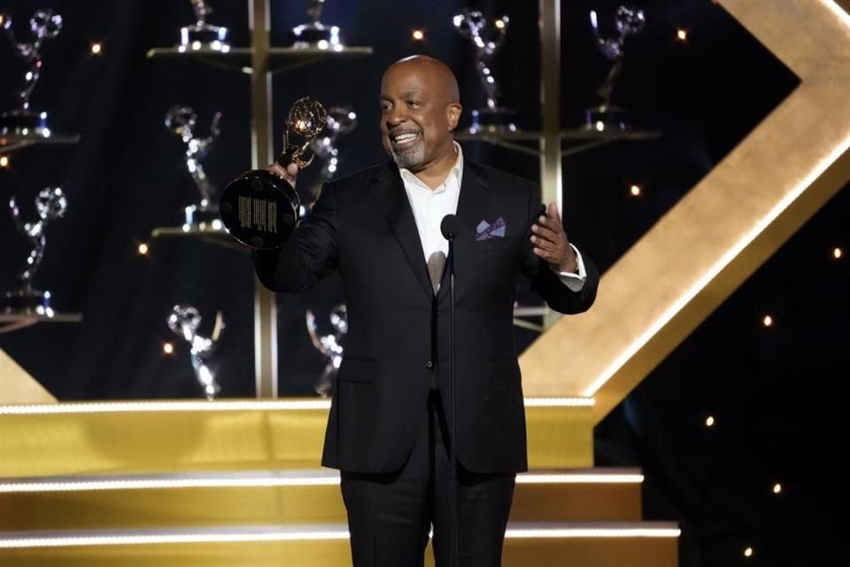 Robert Gossett acepta el premio a la destacada actuación de un actor de reparto en una serie dramática diurna por 'General Hospital'.