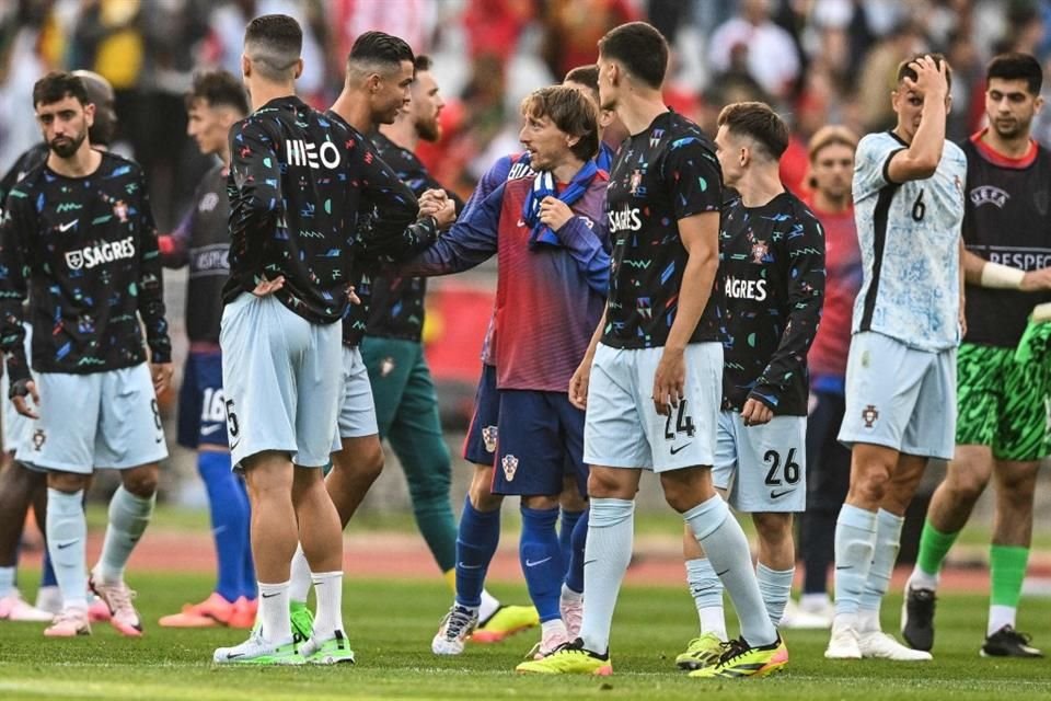 Cristiano Ronaldo y Modric se saludaron al final del encuentro.