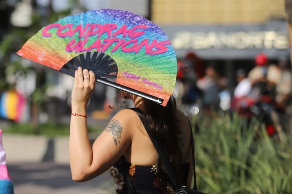 Con banderas, maquillajes en el rostro, pañoletas y carteles se hicieron presentes en las calles quienes pertenecen al sector LGBTTTIQ+.