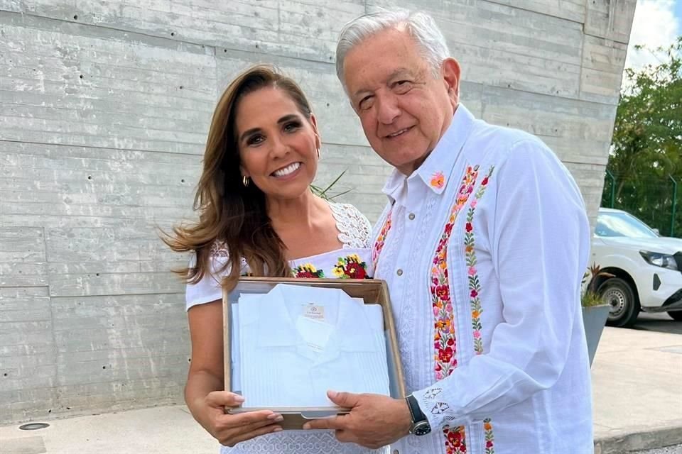 'Siempre con gran amor, #QuintanaRoo recibe a nuestro presidente,  @lopezobrador_', posteó Mara Lezama, Gobernadora de QR.