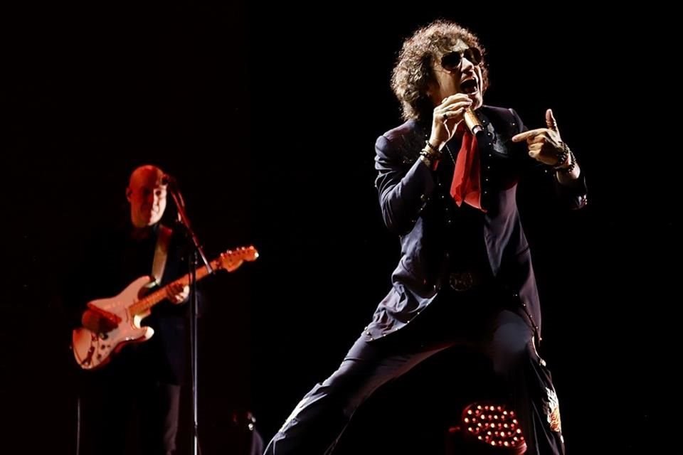 Enrique Bunbury dio su primer show del año con 70 mil fans en el Autódromo; agradeció la noche especial luego de casi retirarse de la música.
