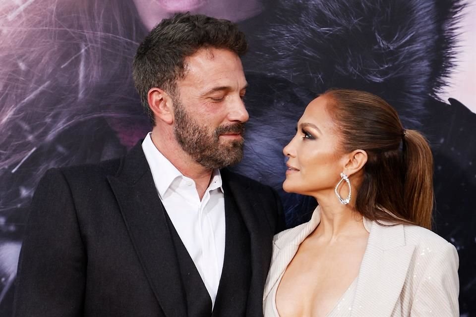 A pesar de los rumores de divorcio, Ben Affleck y JLo no han dejado de usar sus anillos de boda.