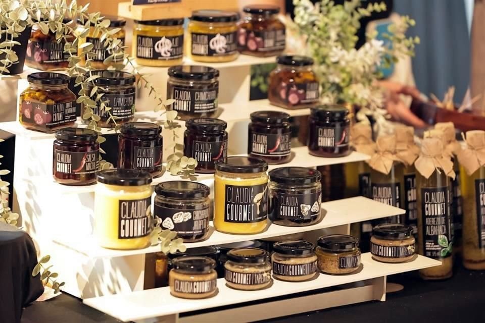 Productos artesanales gourmet como mieles, salsas, bebidas, quesos, especias y más podrás encontrar en Zona Vino.