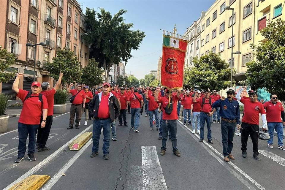 Entre los incumplidos destacan los Sindicatos Minero, Ferrocarrilero o del IMSS, de Napoleón Gómez Urrutia, Víctor Flores y Arturo Olivares, respectivamente.