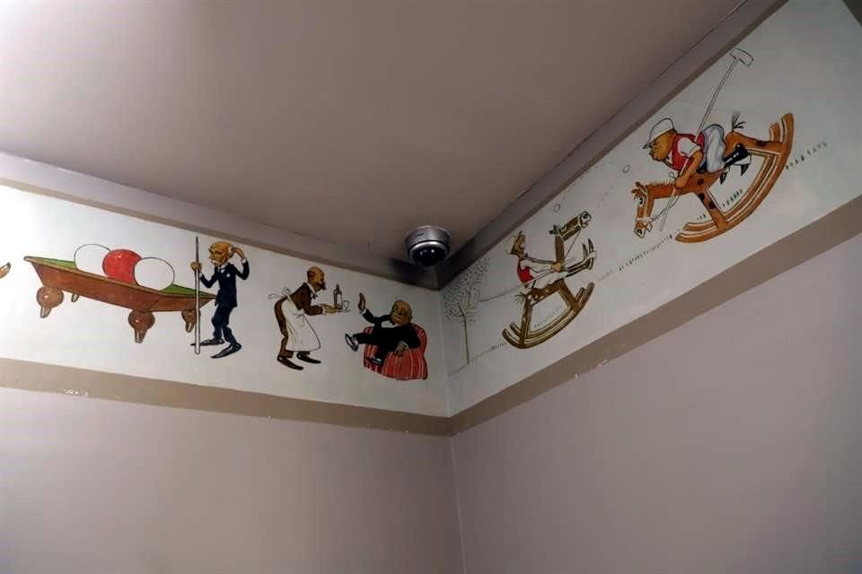 El mural, a modo de cenefa, se ubica en la que fuera sala de juegos de la casona de Tonalá 20.