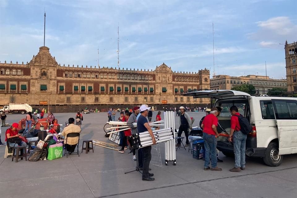 Maestros de la CNTE levantaron su plantón por nuevas promesas del Presidente de México, tras alojarse casi un mes en el Zócalo de la CDMX.