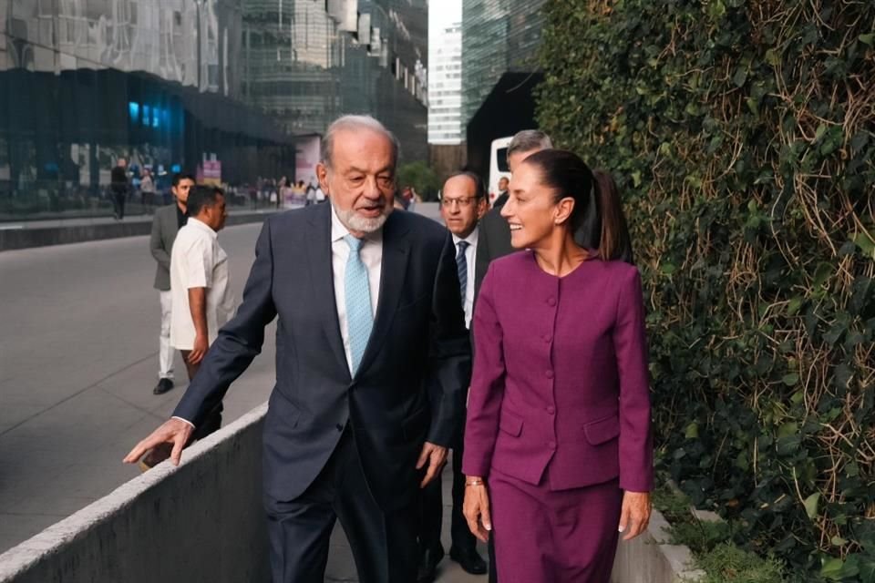 Claudia Sheinbaum habló con Carlos Slim en los Premios Carlos Slim en Salud 2024