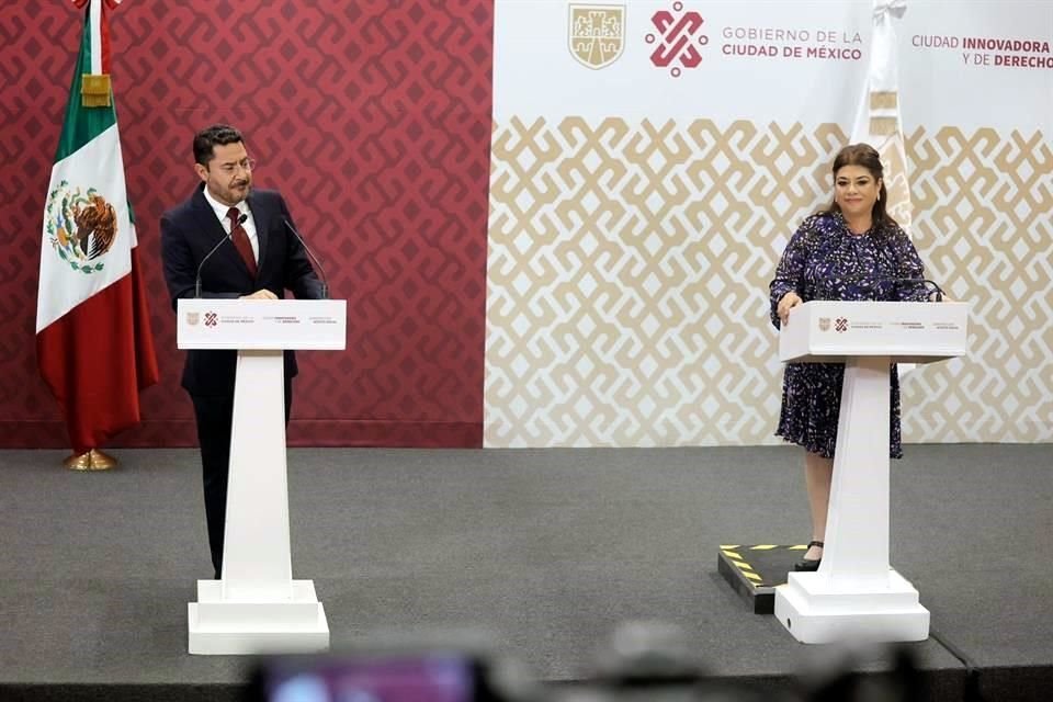 Martí Batres y Clara Brugada en conferencia de prensa en el Antiguo Palacio del Ayuntamiento.