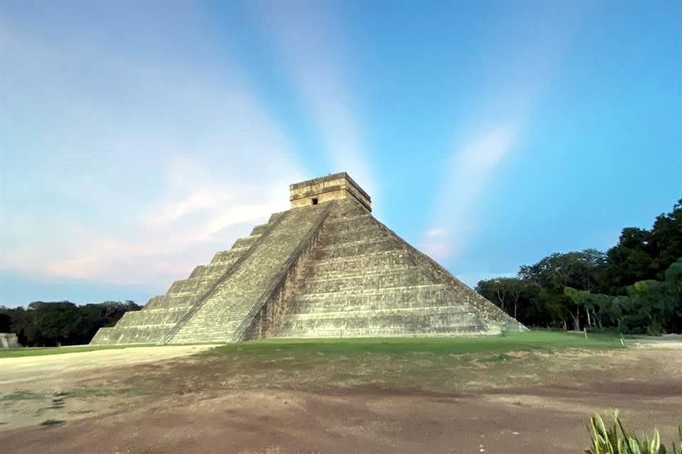 Los restos óseos fueron localizados en un chultún cerca de la pirámide de Kukulcán, conocida como El Castillo, en la zona arqueológica de Chichén Itzá.