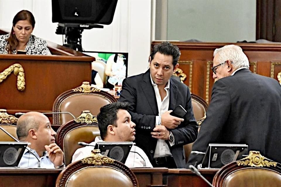 El diputado Federico Chávez  criticó a consejeros del IECM que votaron a favor de ampliar las curules de Morena.