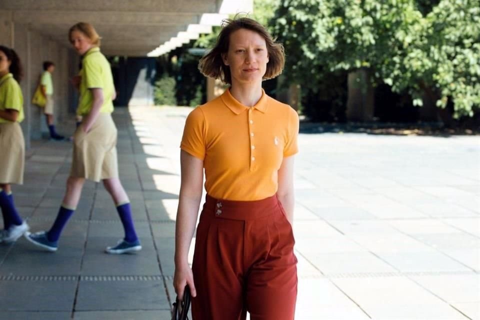 La actriz Mia Wasikowska protagoniza 'Club Cero', cinta que mezcla sátira, suspenso y otros temas.