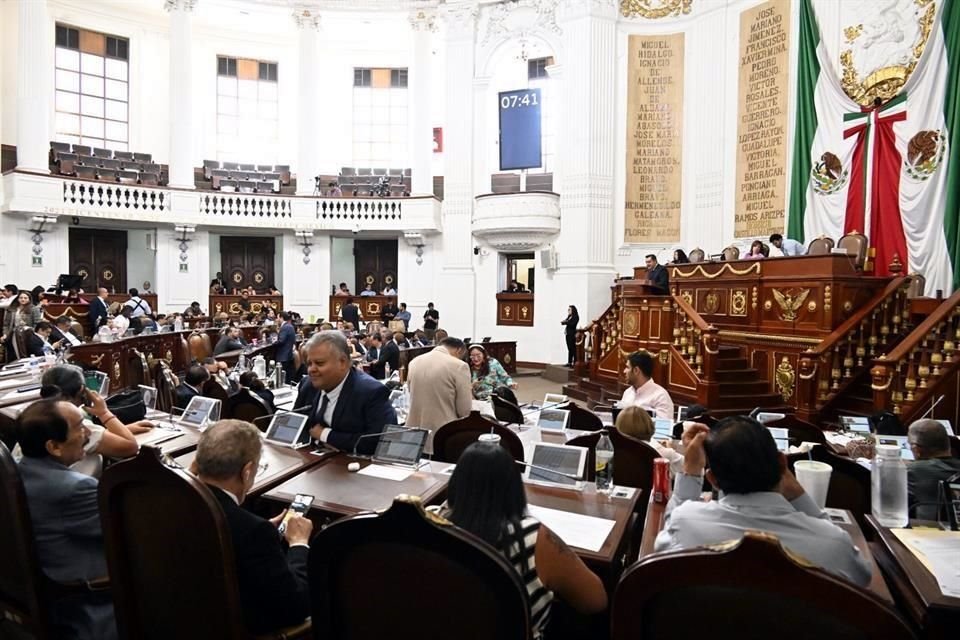 En su posicionamiento para presentar reservas a la Ley, la presidenta de la Mesa Directiva, Gabriela Salido, reclamó por irregularidades.