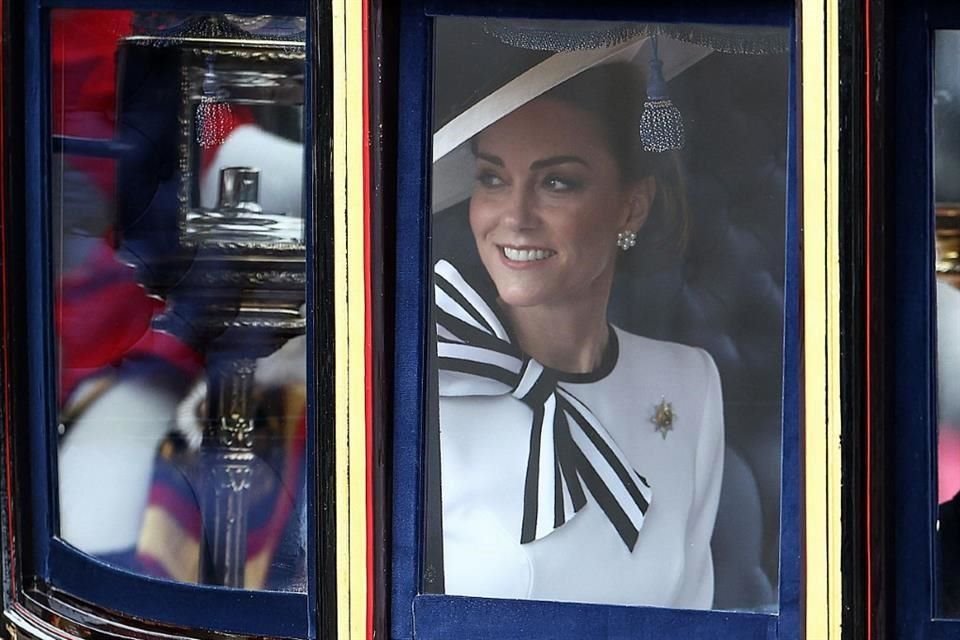La Princesa Kate reapareció en Londres  en el Desfile del cumpleaños del Rey, en medio de la batalla contra el cáncer, donde lució radiante.