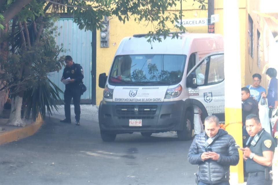 Vecinos alertaron a las autoridades de un hombre que yacía inconsciente en la esquina que forman las calles de Pantera y Gacelas. 