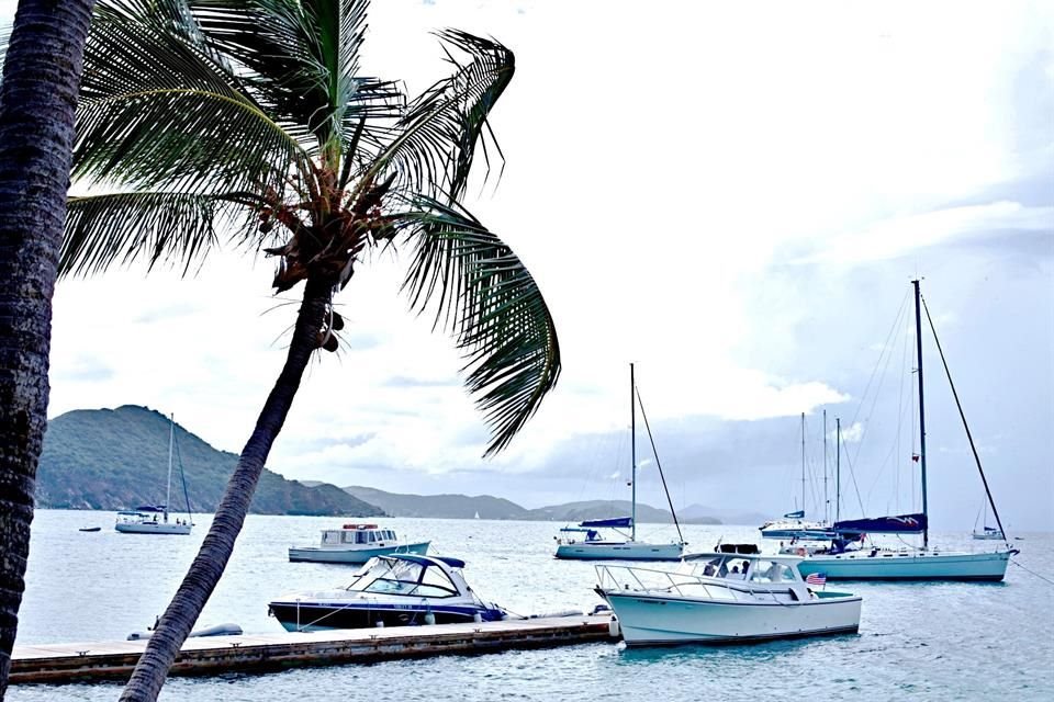 Pasear en las idílicas Islas Vírgenes Británicas.