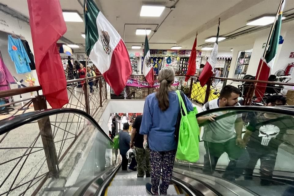 Lo que antes se trataba de una especie de centro comercial de calzado y ropa es ahora una de las plazas que comercializan mercancía provenientes de China.