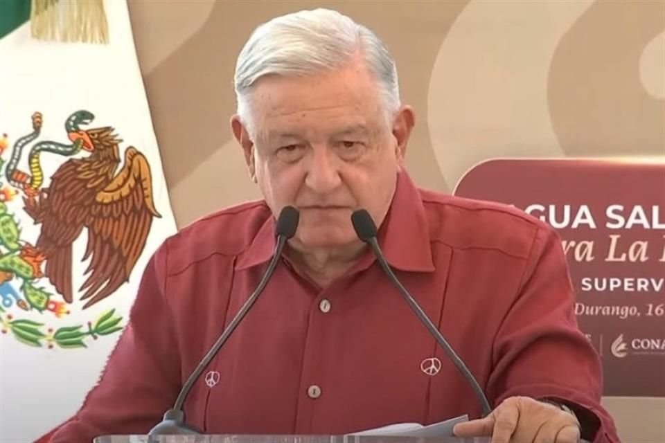 AMLO salió al paso ante abucheos a gobernantes priistas en gira por Lerdo, Durango.