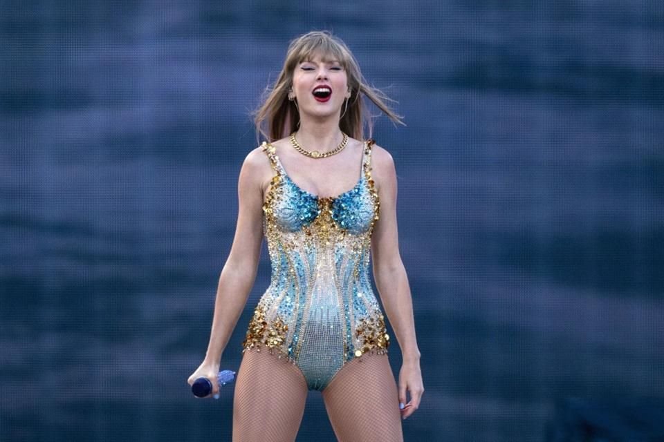 Taylor Swift se encuentra en el segundo puesto con 102 millones de oyentes, detrás de The Weeknd, quien contabiliza 107 millones.