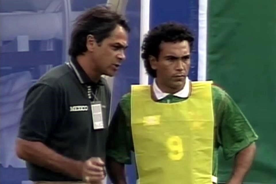 Hugo Sánchez no entró al partido de Octavos de Final entre México y Bulgaria en el Mundial de USA 1994, decisión que le fue muy cuestionada al técnico nacional, Miguel Mejía Barón, con quien 'Hugol' se disculpó y perdonó.